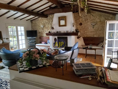 Maison - 204 m² - 6 pièces