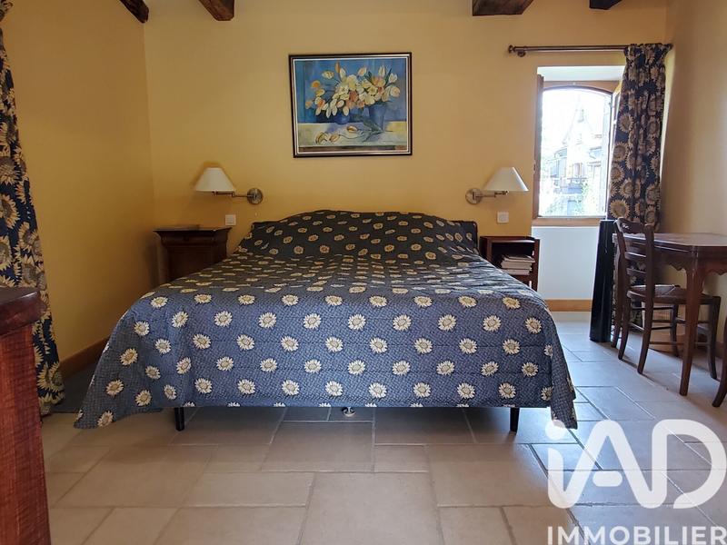 Maison - 220 m² - 8 pièces