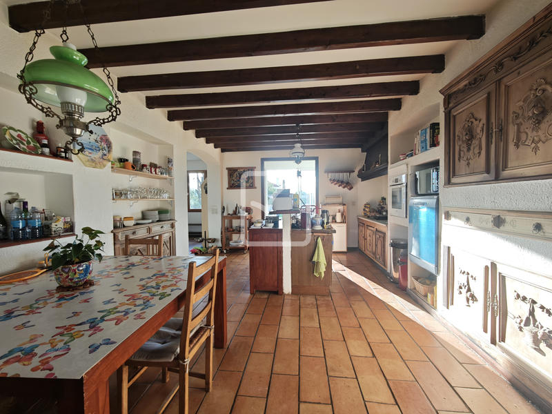 Propriété - 470 m² - 10 pièces