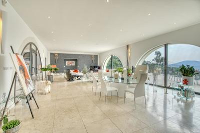 Villa - 350 m² - 4 pièces