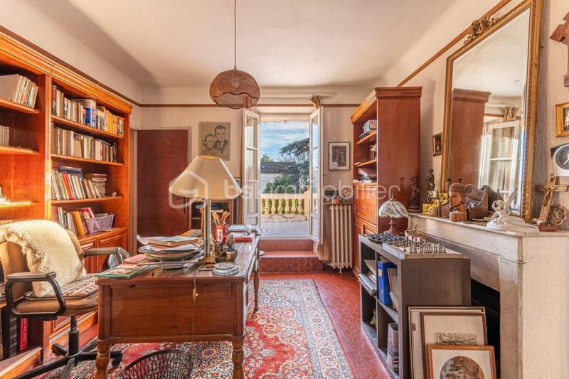 Maison - 212 m² - 10 pièces