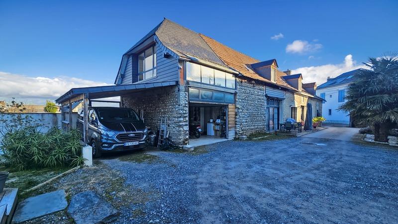 Maison - 205 m² - 8 pièces