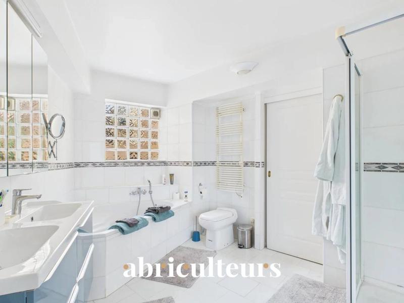 Appartement ancien - 143 m² - 6 pièces