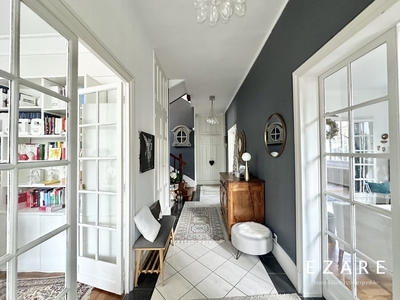 Maison - 300 m² - 8 pièces