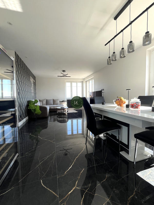 Appartement - 84 m² - 5 pièces