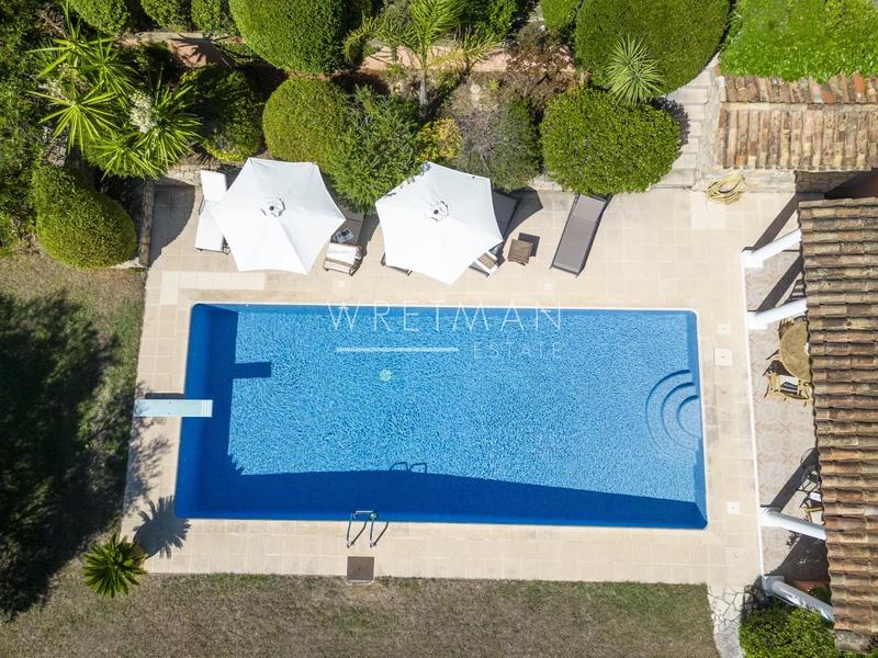 Maison - 237 m² - 8 pièces