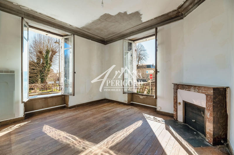 Maison - 311 m² - 15 pièces