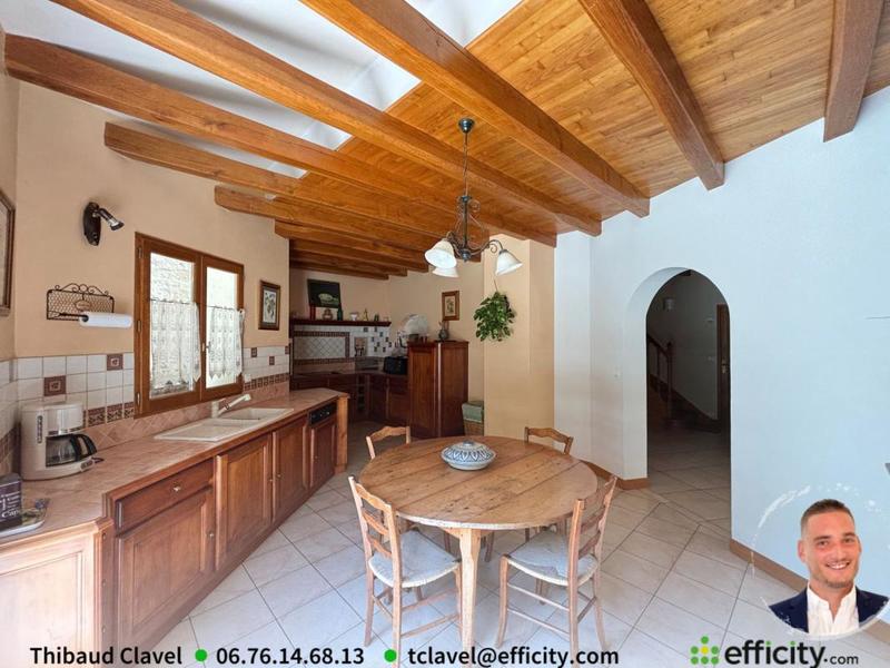 Maison - 215 m² - 8 pièces