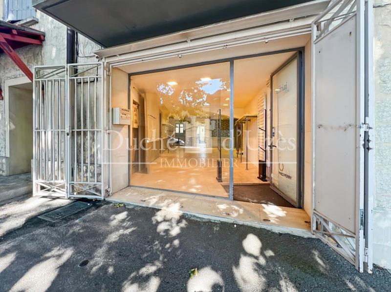 Local commercial - 80 m² - 3 pièces