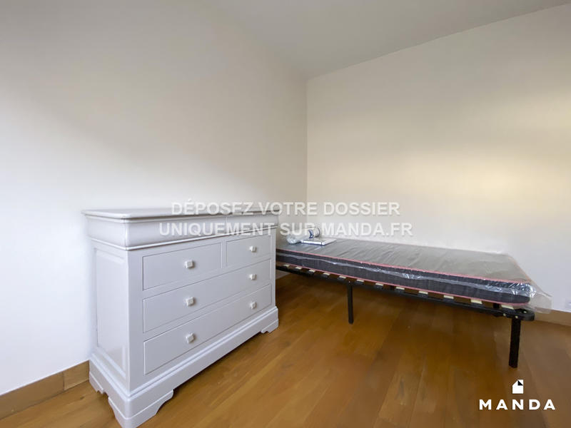 Chambre - 11 m² - 5 pièces