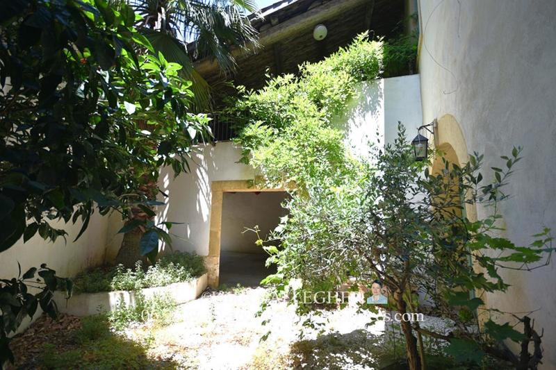 Demeure - 279 m² - 9 pièces