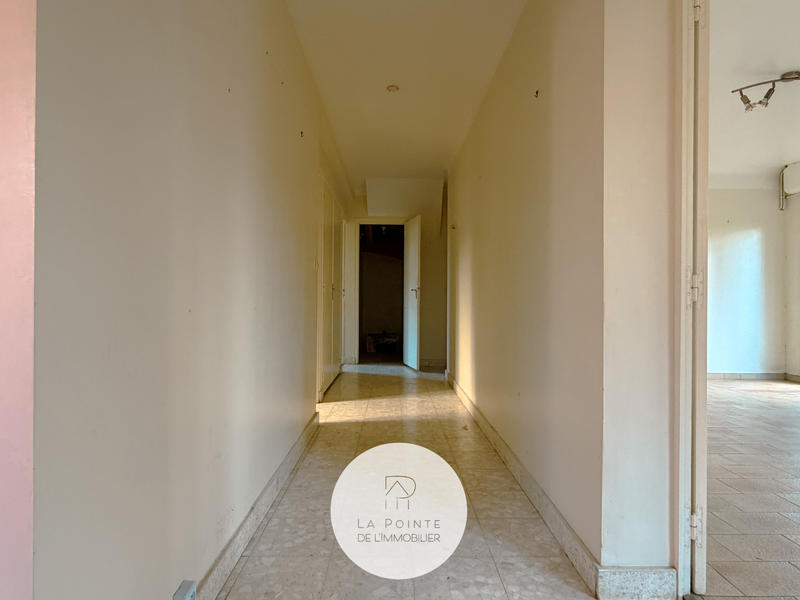 Maison - 390 m² - 8 pièces