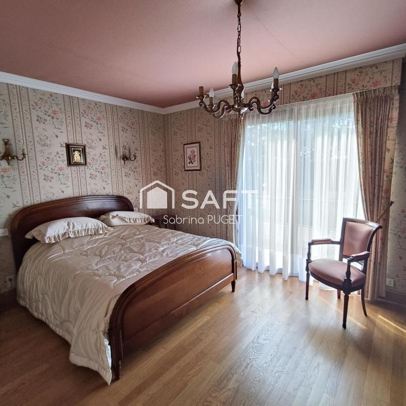 Villa - 360 m² - 12 pièces