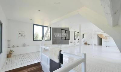 Maison - 330 m² - 7 pièces