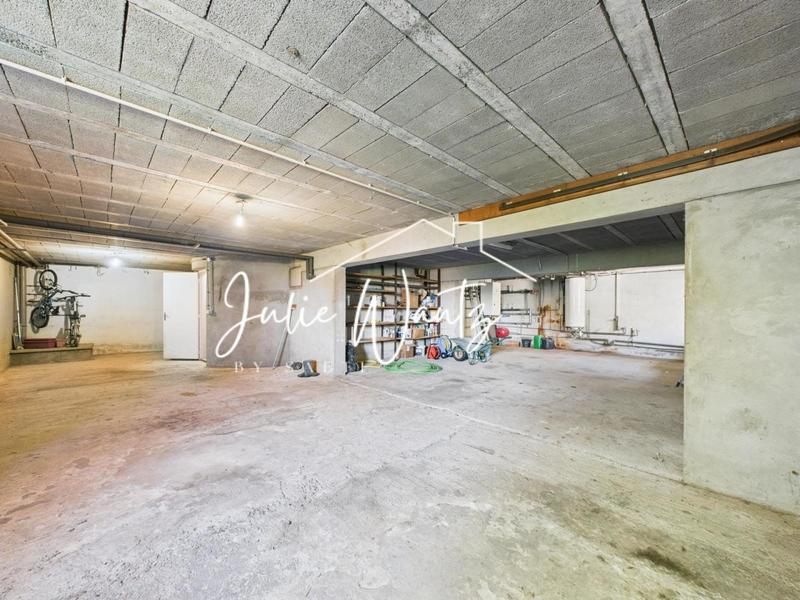 Maison - 400 m² - 8 pièces