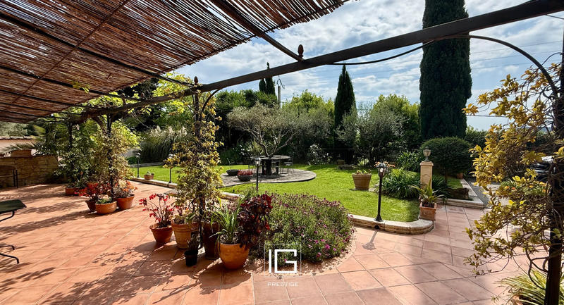 Maison - 276 m² - 5 pièces