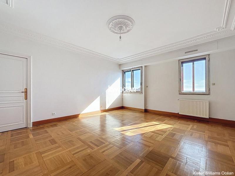 Appartement - 258 m² - 7 pièces