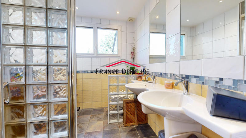 Maison - 178 m² - 8 pièces