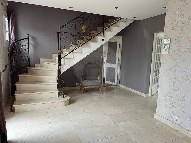 Maison - 293 m² - 10 pièces