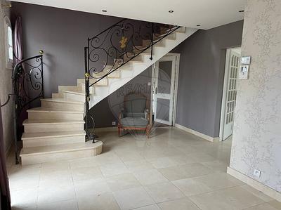 Maison - 293 m² - 10 pièces