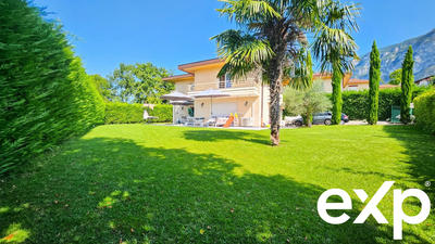 Maison - 221 m² - 5 pièces