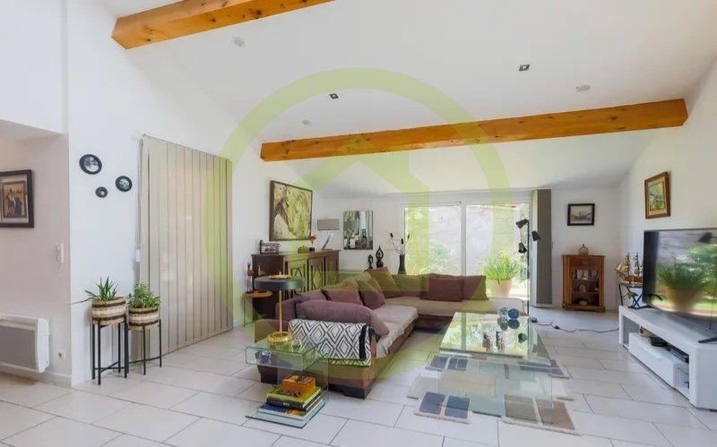 Maison - 215 m² - 9 pièces