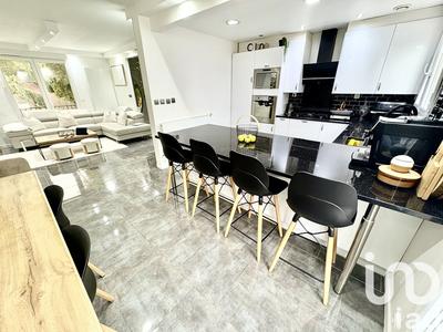 Maison - 137 m² - 8 pièces