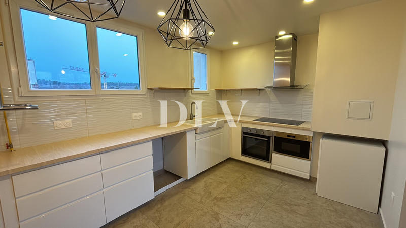 Appartement - 75 m² - 5 pièces