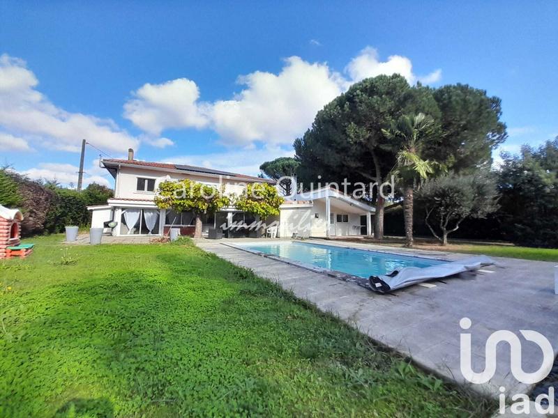 Maison - 270 m² - 10 pièces