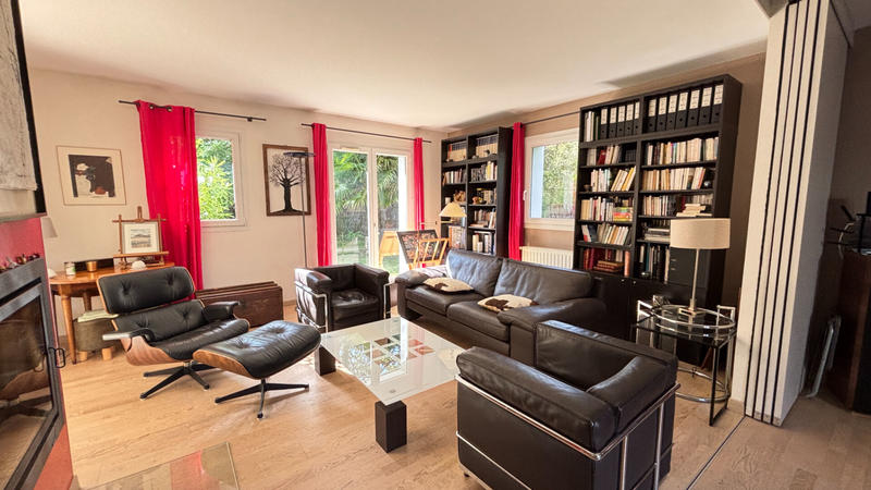 Maison - 202 m² - 7 pièces