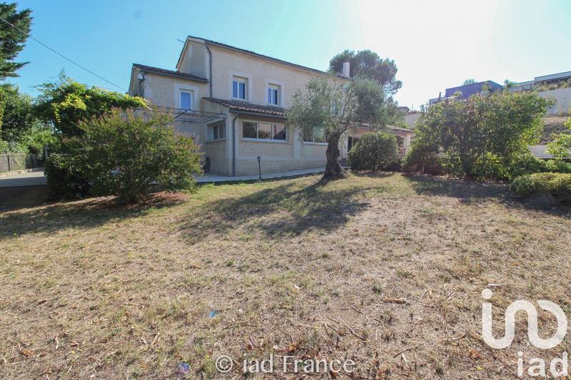 Maison - 230 m² - 9 pièces