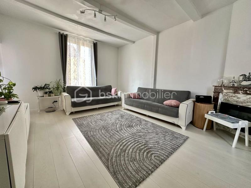 Maison - 216 m² - 14 pièces