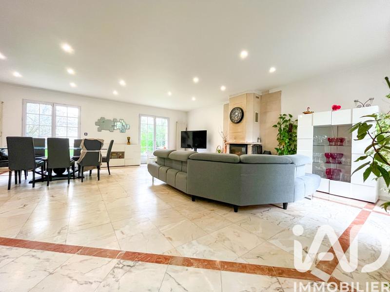 Maison - 195 m² - 7 pièces