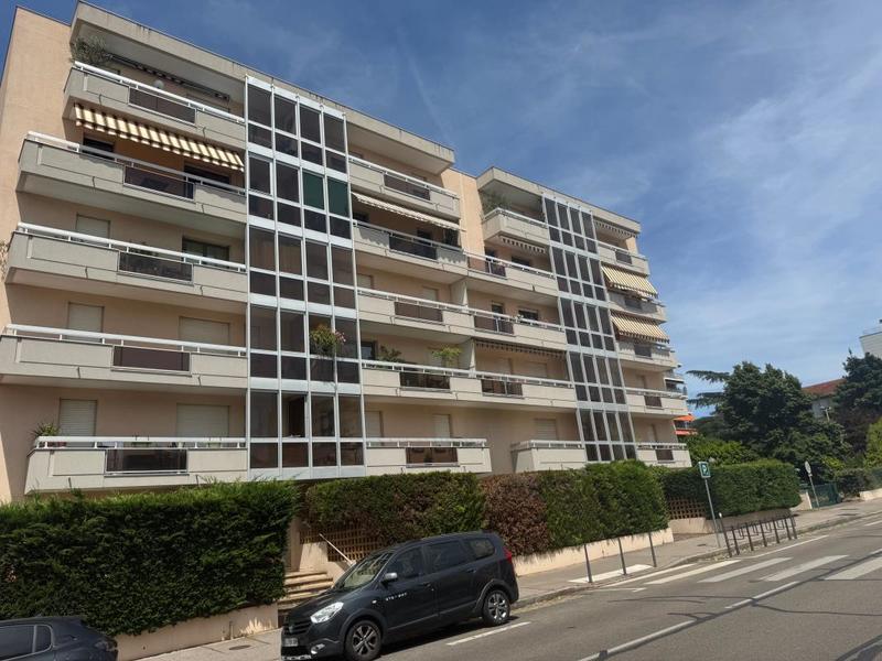 Appartement - 81 m² - 3 pièces