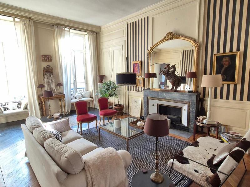 Appartement - 254 m² - 7 pièces