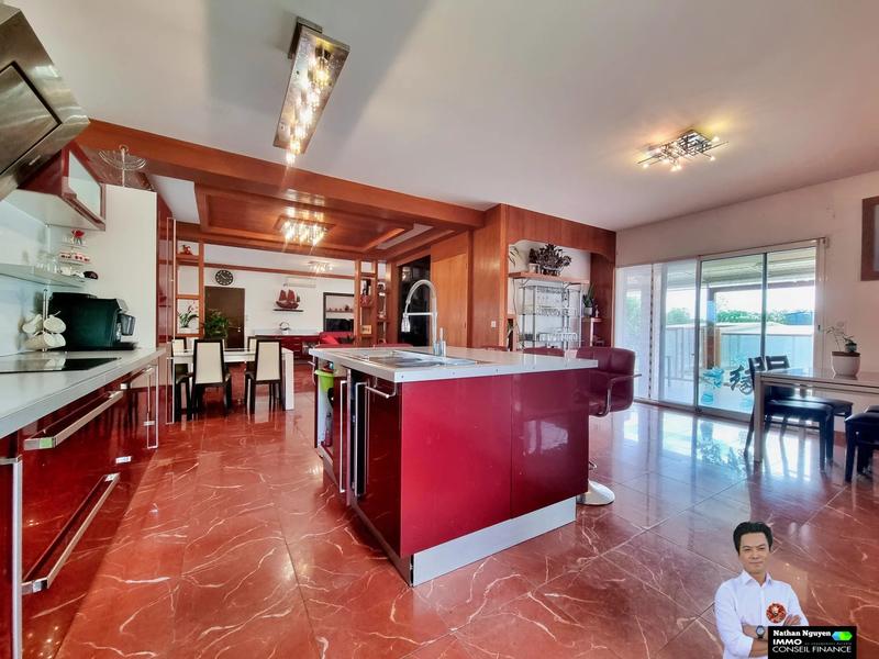 Maison - 181 m² - 8 pièces