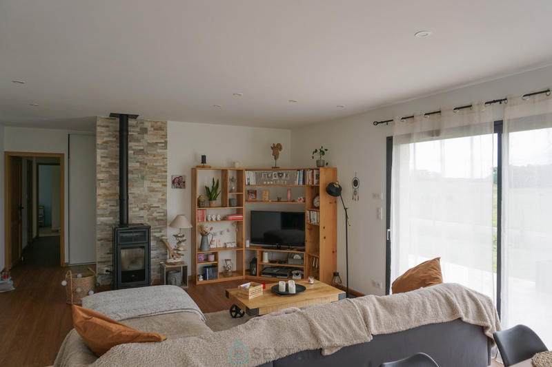 Maison - 220 m² - 6 pièces