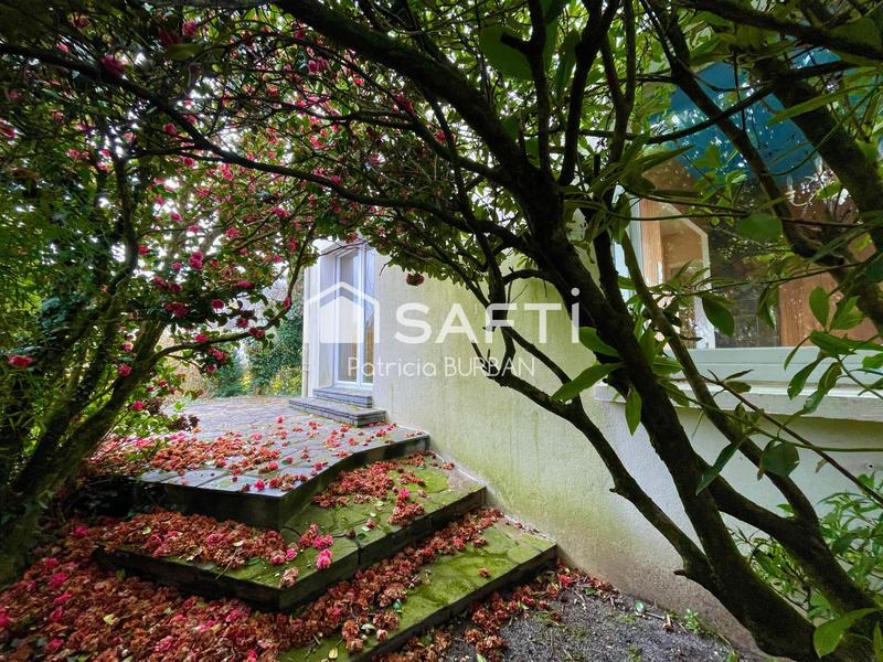 Maison - 236 m² - 8 pièces