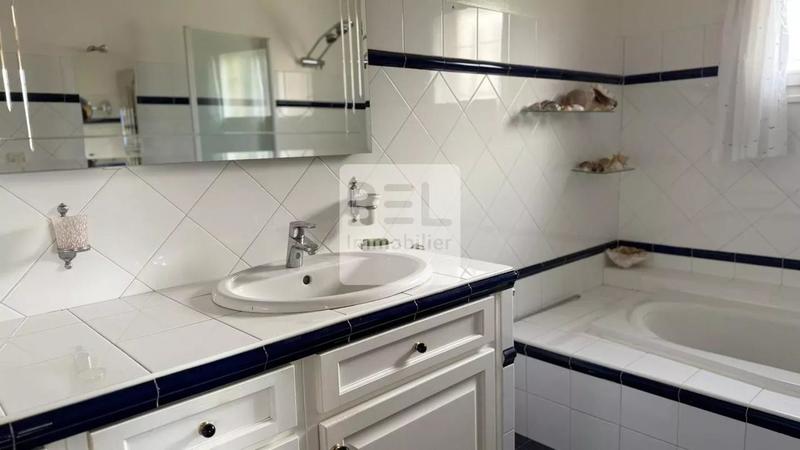 Villa - 172 m² - 6 pièces