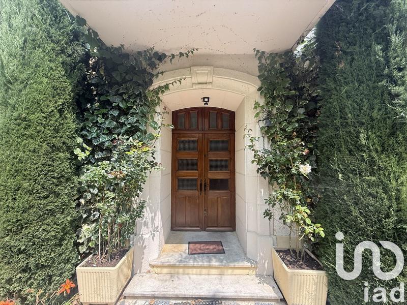 Maison - 250 m² - 8 pièces