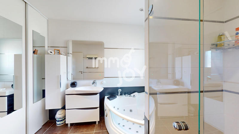 Maison - 172 m² - 7 pièces