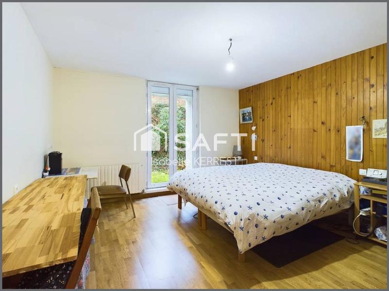 Maison - 260 m² - 8 pièces