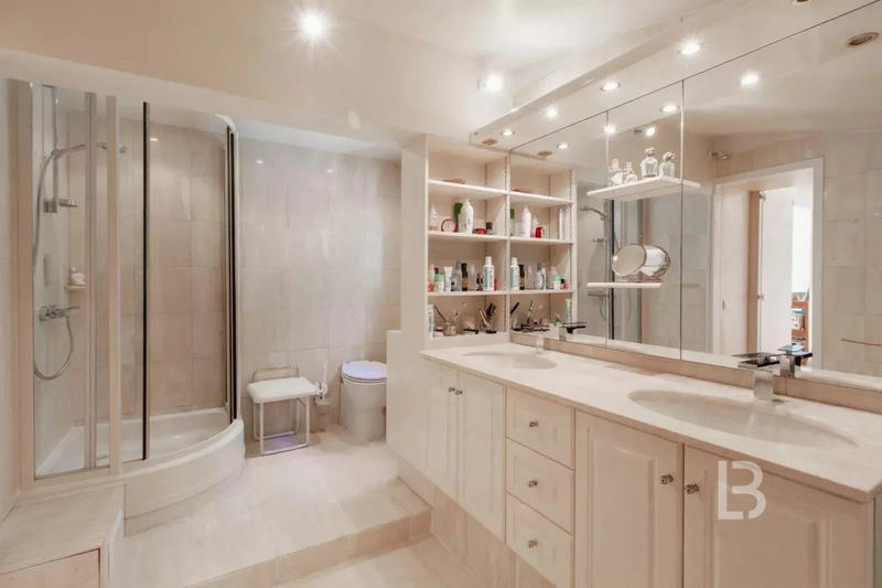 Maison - 230 m² - 5 pièces