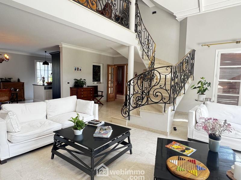 Maison - 190 m² - 6 pièces