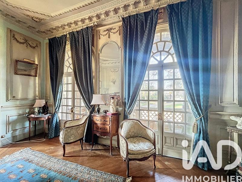 Maison - 453 m² - 12 pièces