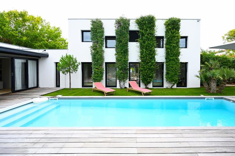 Maison - 270 m² - 7 pièces