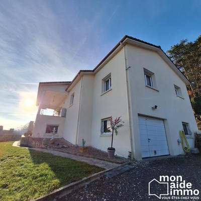 Maison - 235 m² - 7 pièces