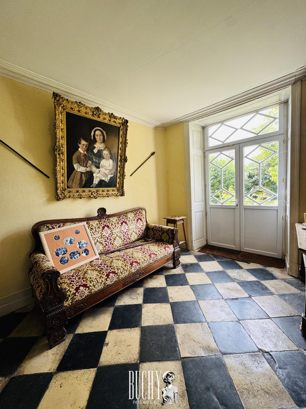 Maison - 482 m² - 11 pièces