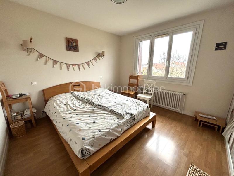 Maison - 185 m² - 10 pièces