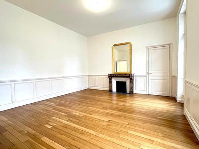 Appartement - 93 m² - 4 pièces